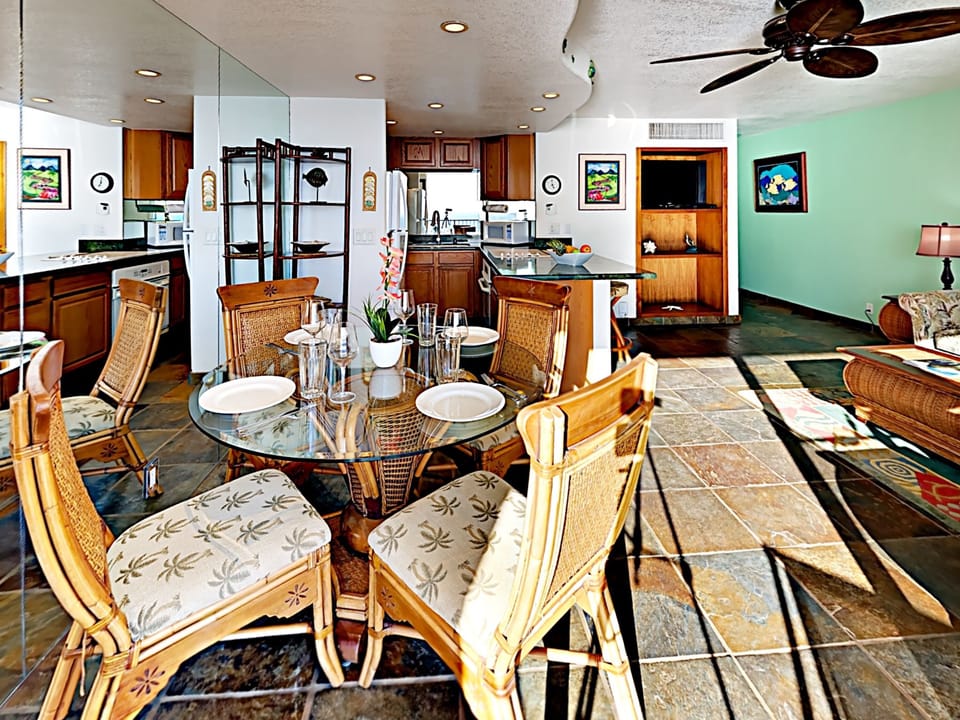 Dining Area - Have home cooked meals around the table