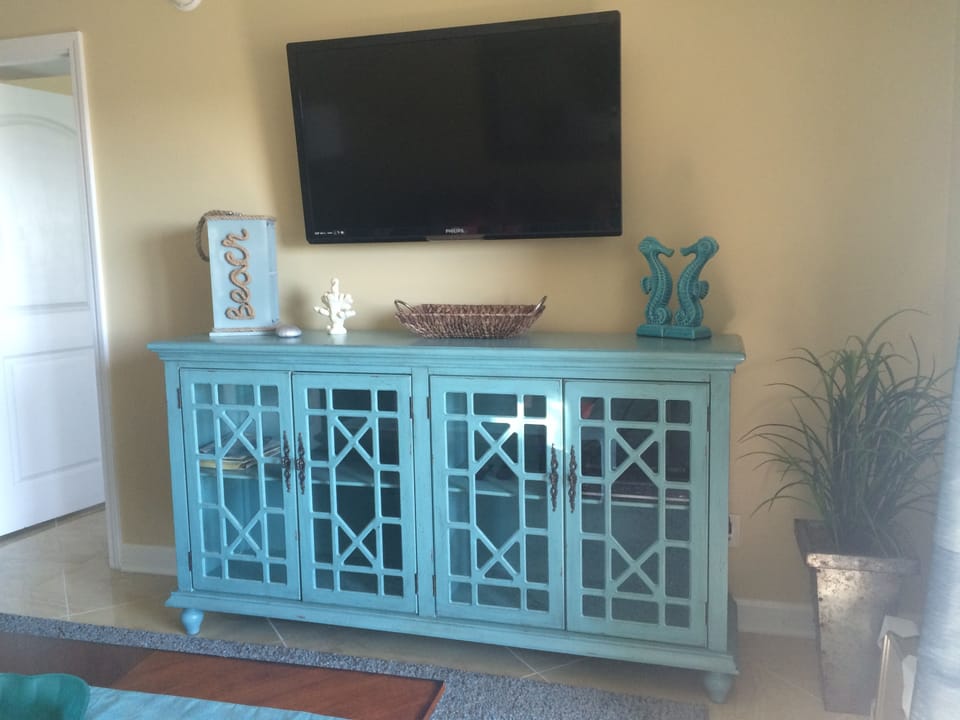 The living room with 46" flat screen television.