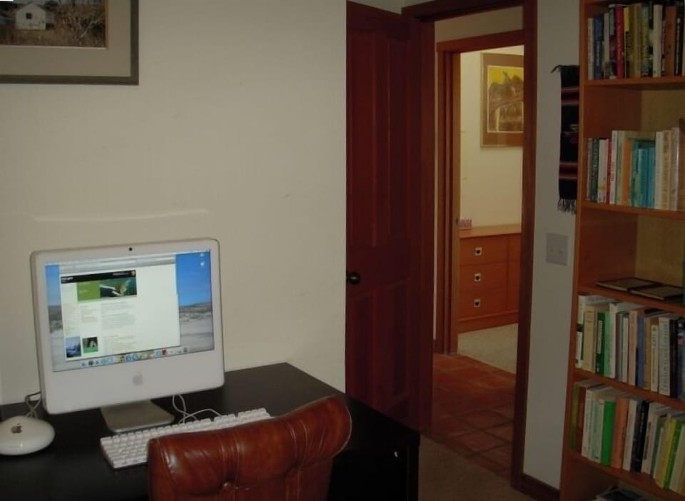 Office with computer and single bed. Cable Internet and WiFi throughout