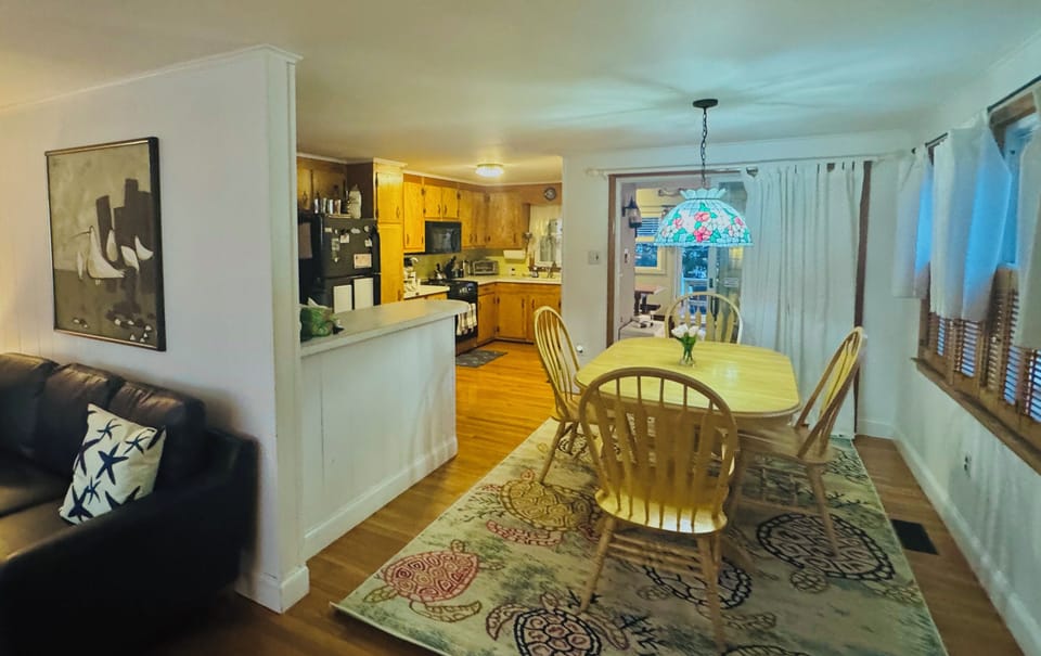 Open Floor Plan, Living Room, Dining Room for 6 and Kitchen