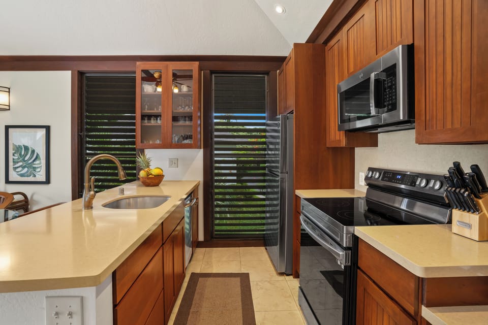 Lots of counter space in kitchen