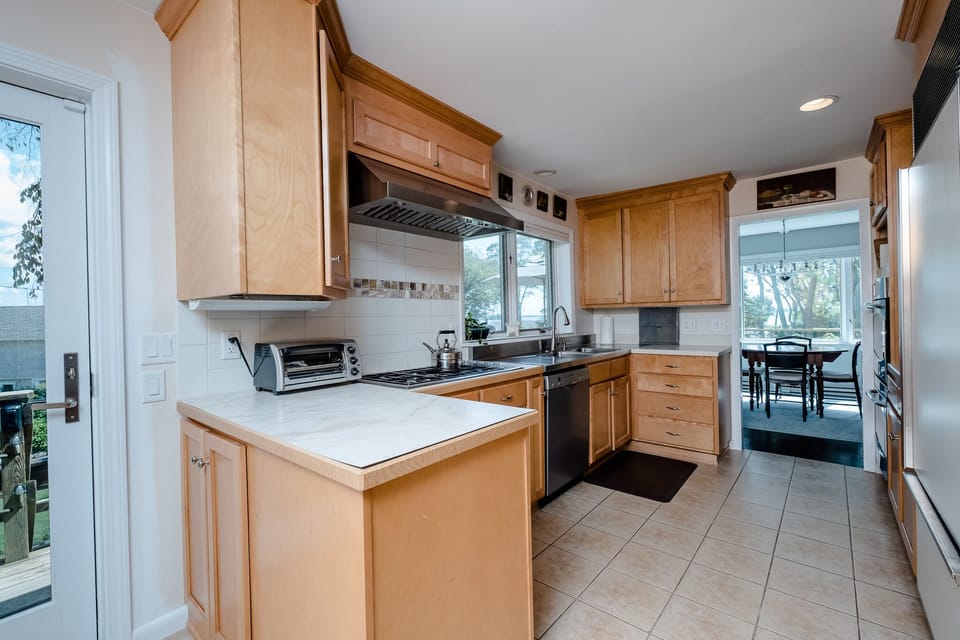 Kitchen and dining area