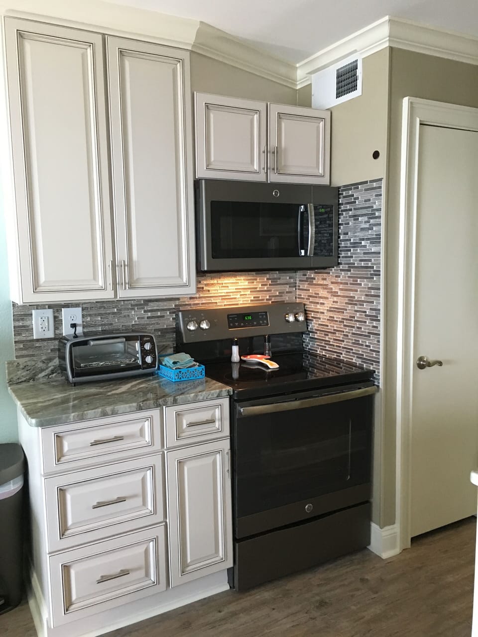 Full size GE stove - microwave!