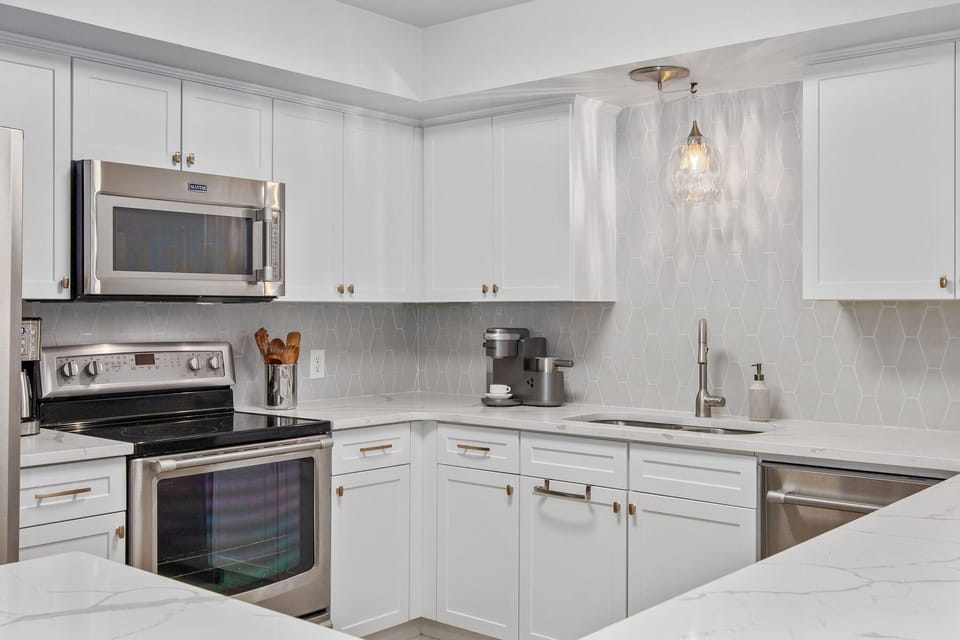 It's a joy to cook and dine in this amazing kitchen.