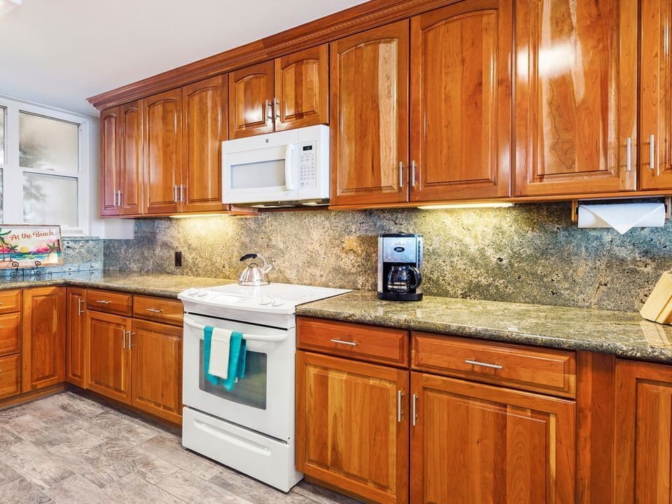 Well stocked kitchen with everything you could need!