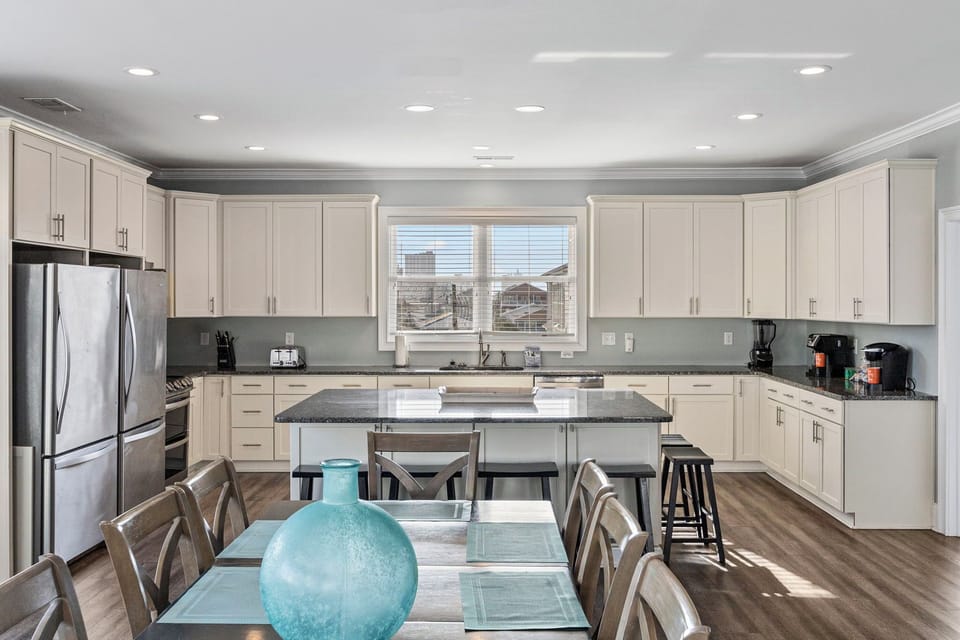 Perfect layout to cook and share those special family beachtime memories. 