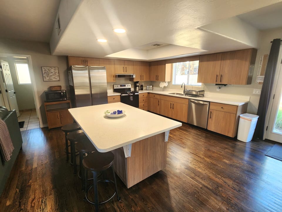 Kitchen - with plenty of room for "too many cooks in the kitchen"!  :-)