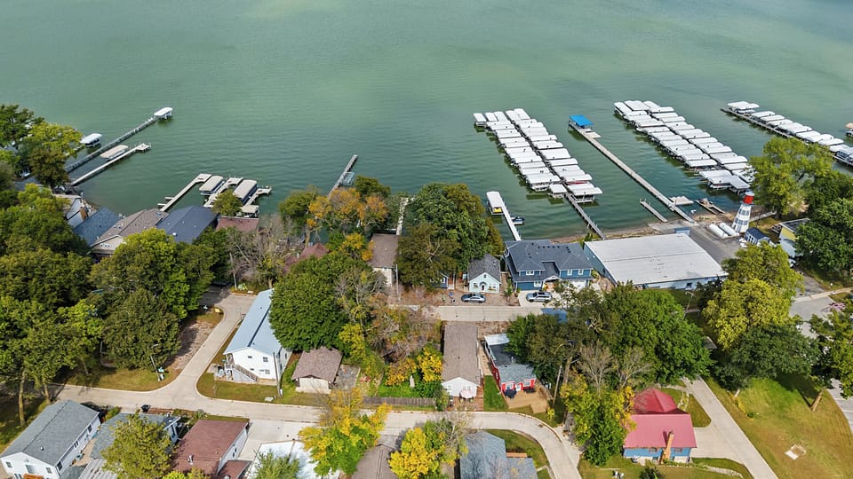 Arial view shows great proximity to lake
