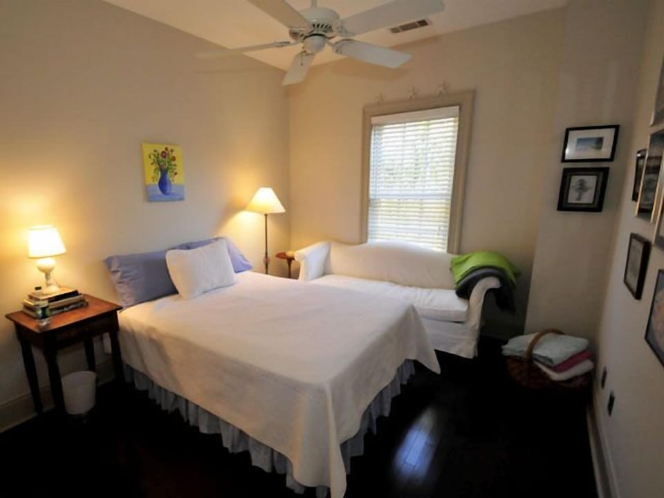 Guest bedroom