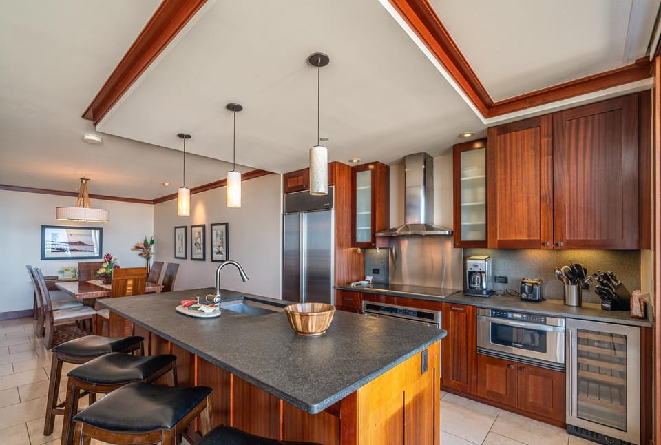 kitchen area with island/bar stools