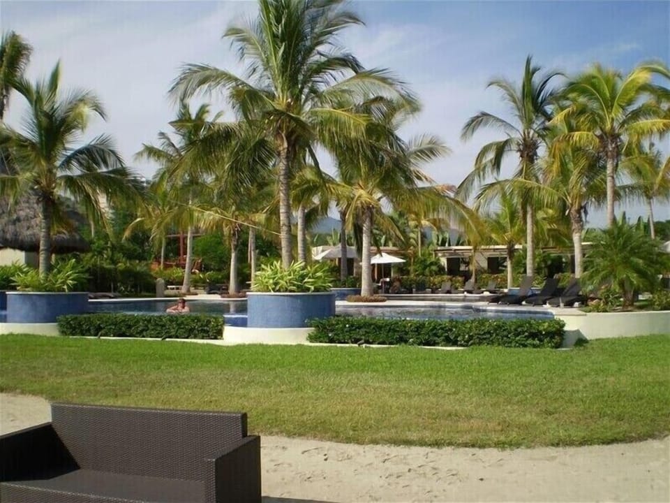 Private beach club & Restaurant & Bar with pool and hot tub 