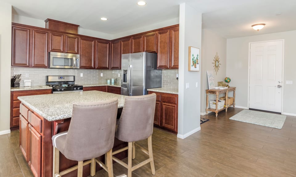 Kitchen and entryway! Lots of room to cook (fully stocked!) or enjoy take-out.
