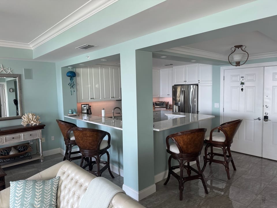 Wrap around kitchen bar.  Seats 4.