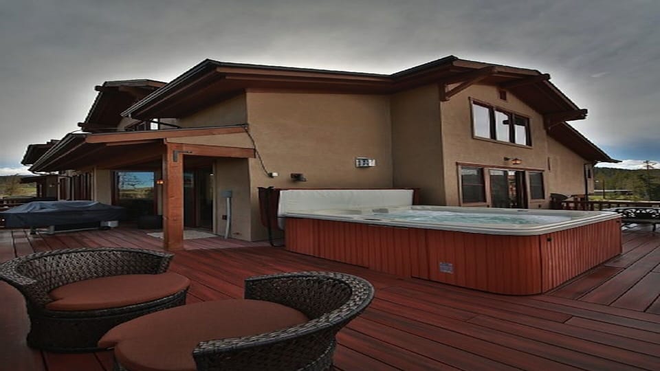 Private hot tub