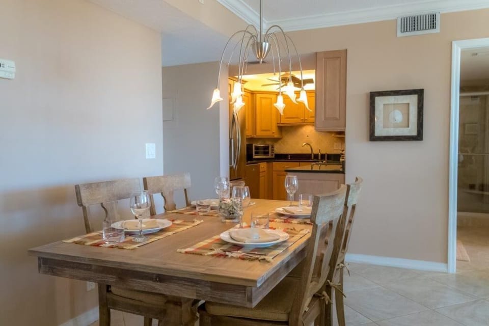 Dining Room & Kitchen