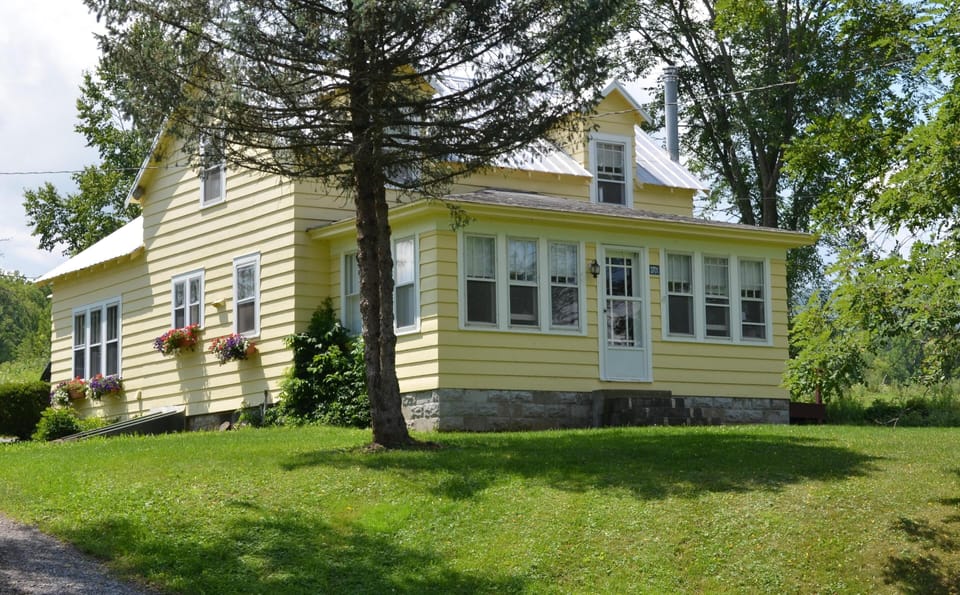 Charming Country Retreat Minutes from Windham