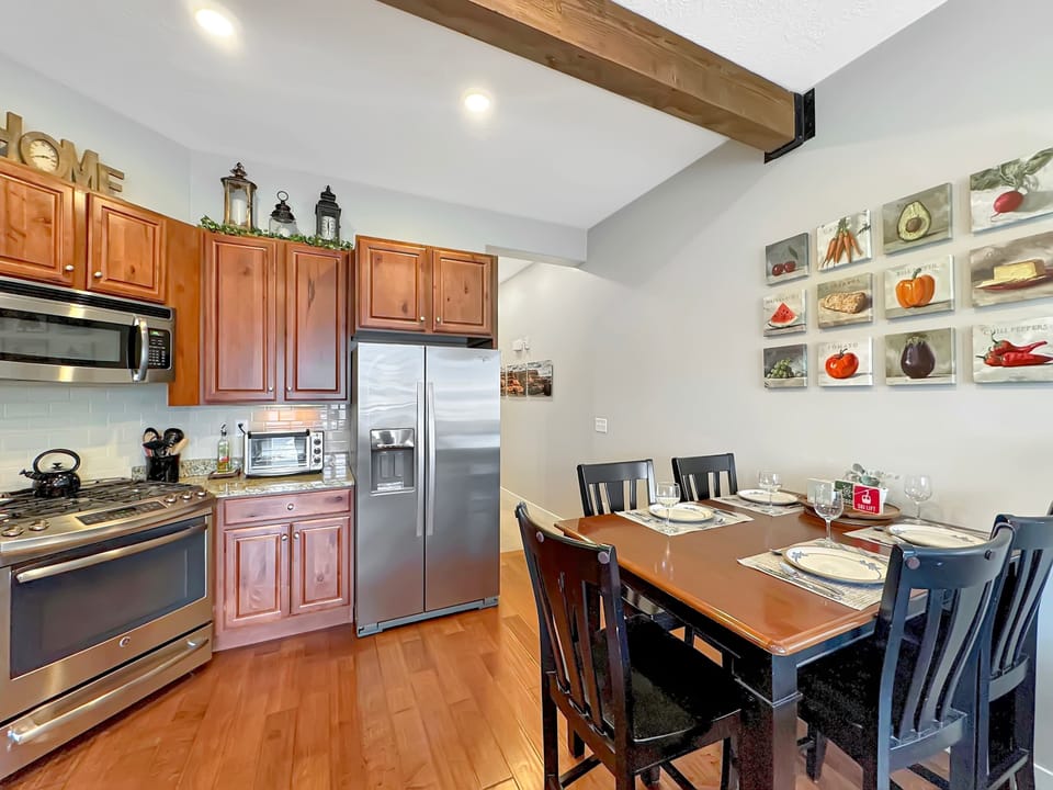 Enjoy the kitchen with all the things you might need to cook a family meal