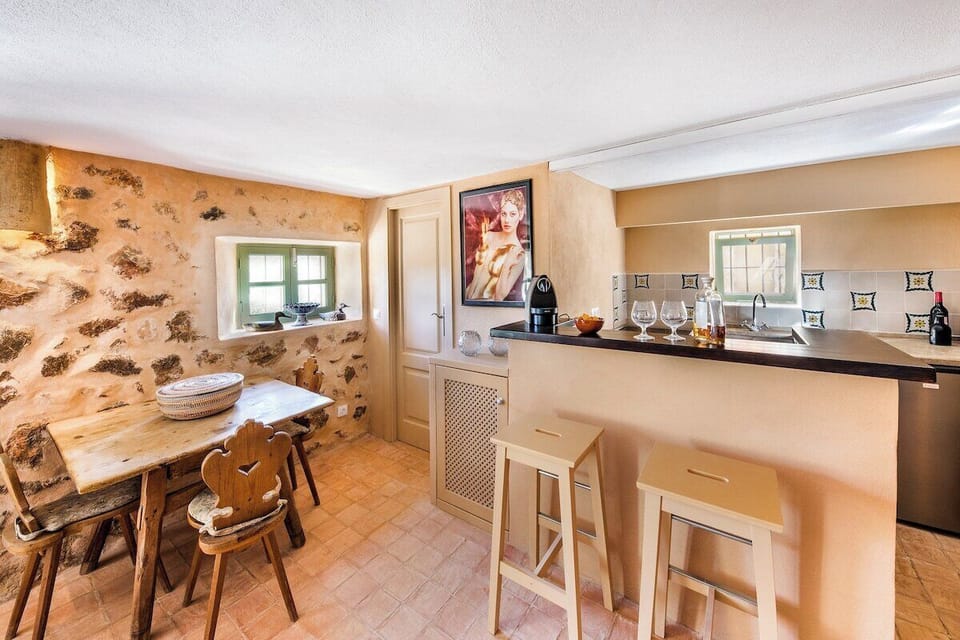 2nd (smaller) Kitchen