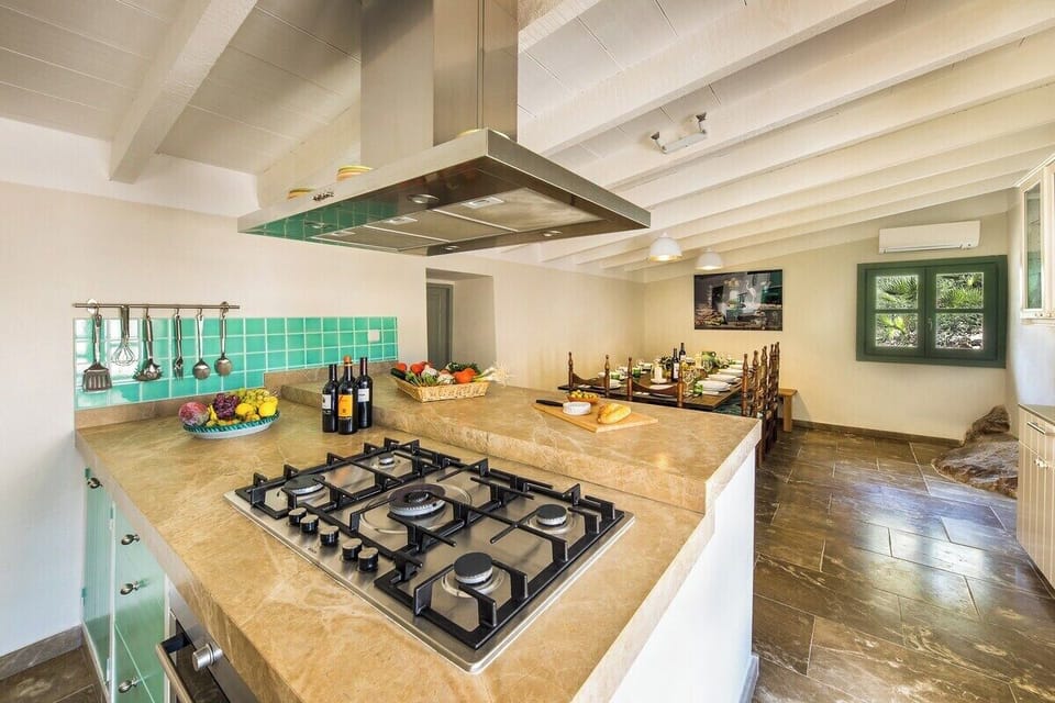 Fully Equipped Kitchen and Dining area_Detail