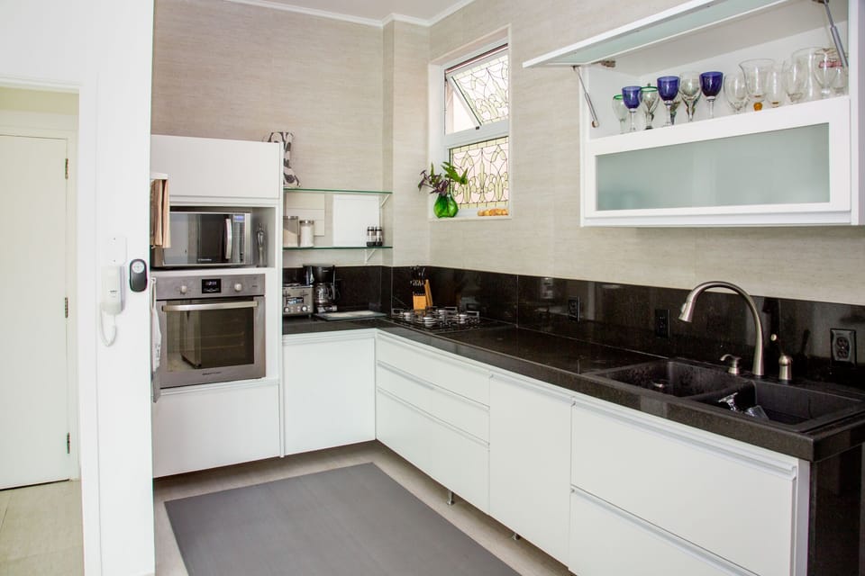 Double sink, stained glass windows, hand-made glasses, wall oven and microwave.