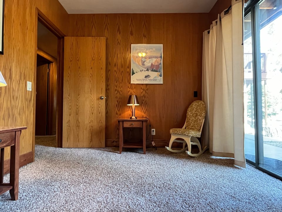Bedroom 5 sitting area