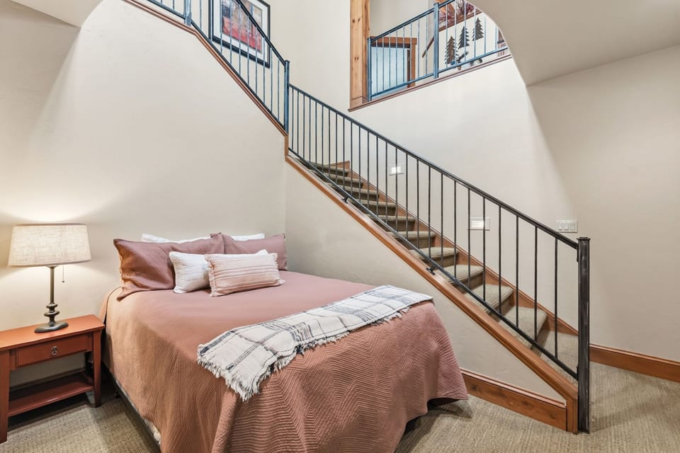 Bonus sleeping area with queen bed