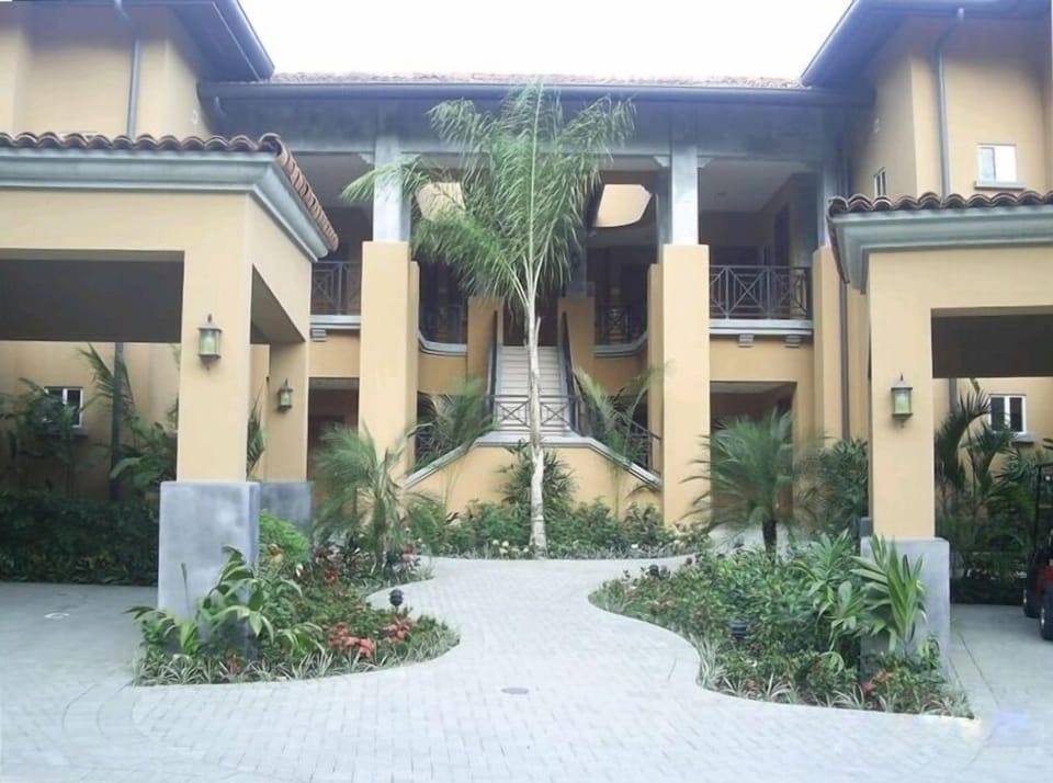 Building 7 Entryway