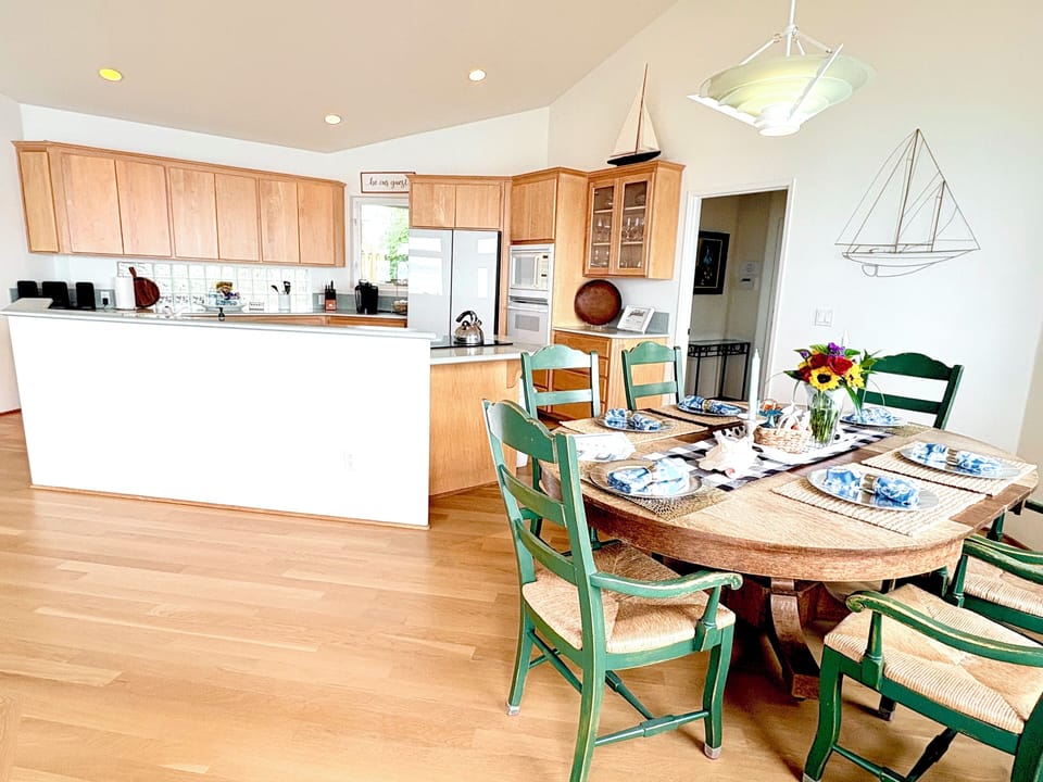 Kitchen dining room
