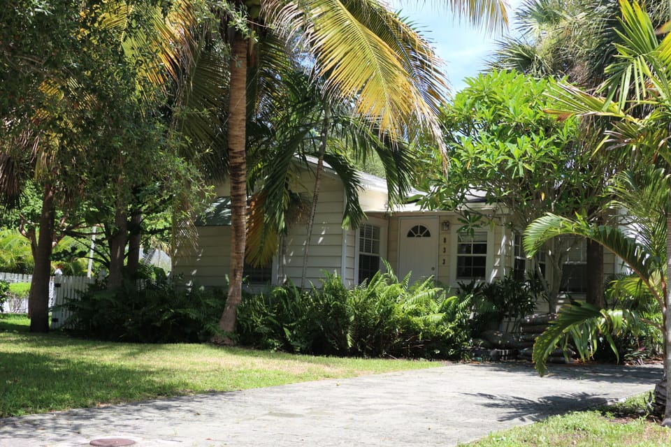 FRONT GARDEN
