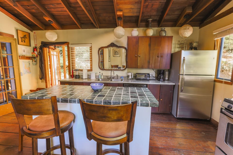 Kitchen island looking at entry