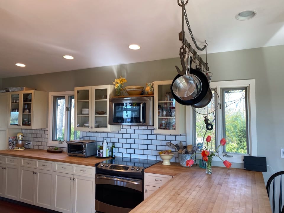 Complete gourmet kitchen.