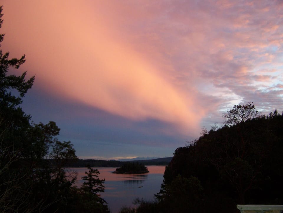 Red sky at night, sailors delight.