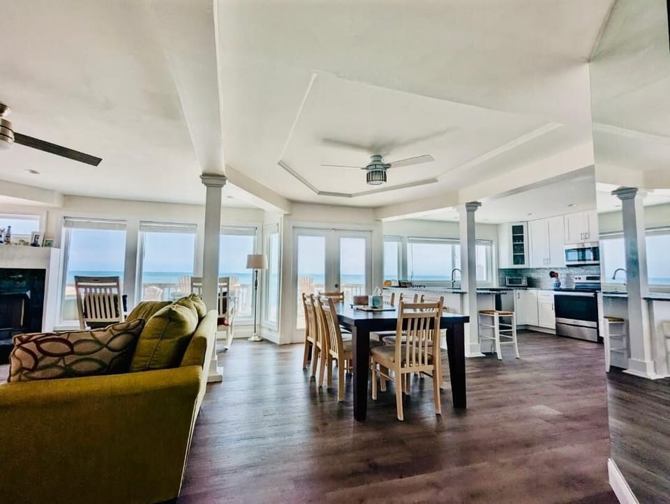 Newly renovated main floor in 2024