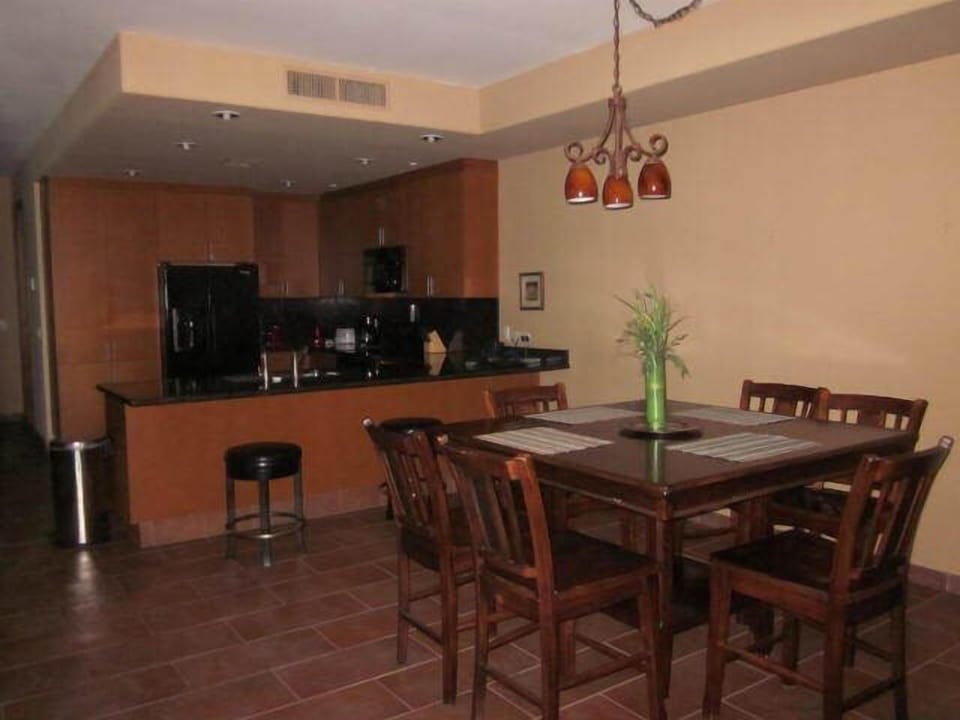 Dining area with seating for 9 - table (6) and 3 barstools