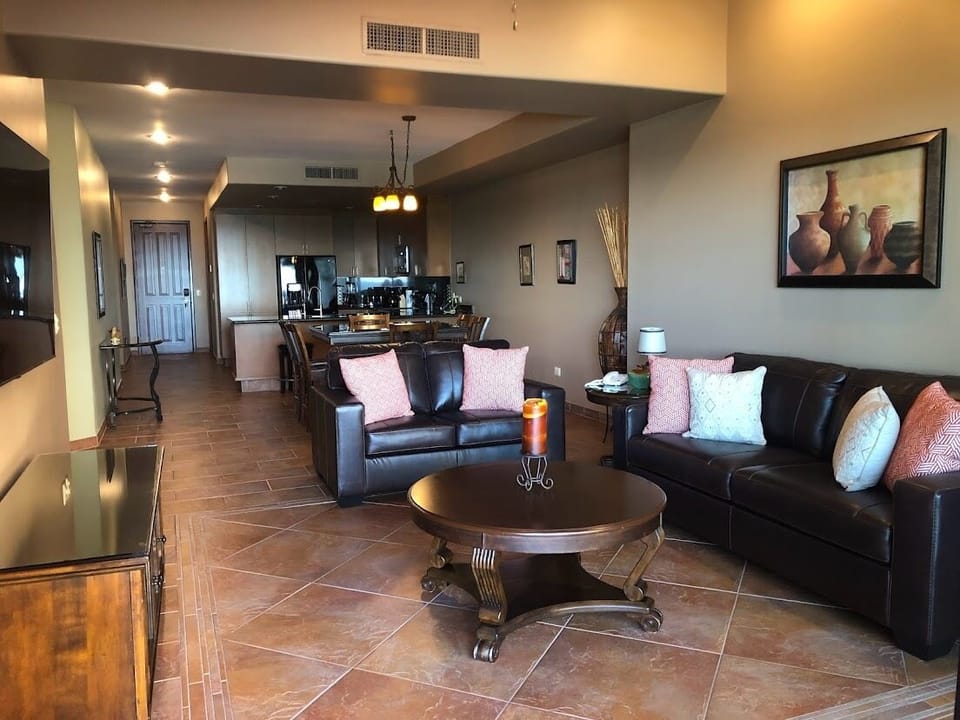 living room with Smart TV for Netflix, Amazon Video, YouTube etc