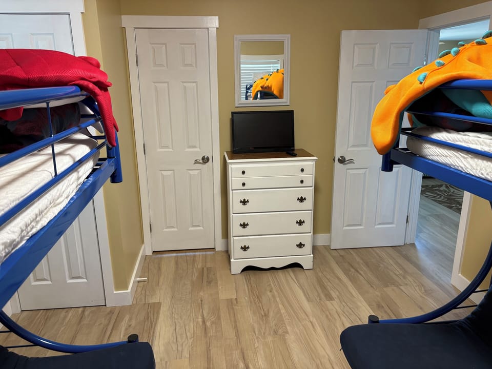 Bunk Bedroom - twin over full futon