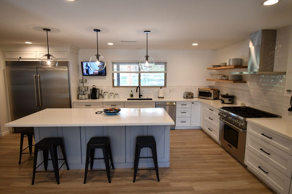 beautiful updated kitchen with everything you need 