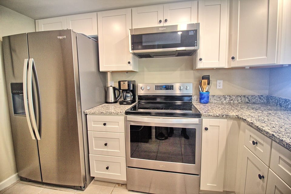 New (2021) refrigerator (with in-door ice dispenser), stove, microwave.