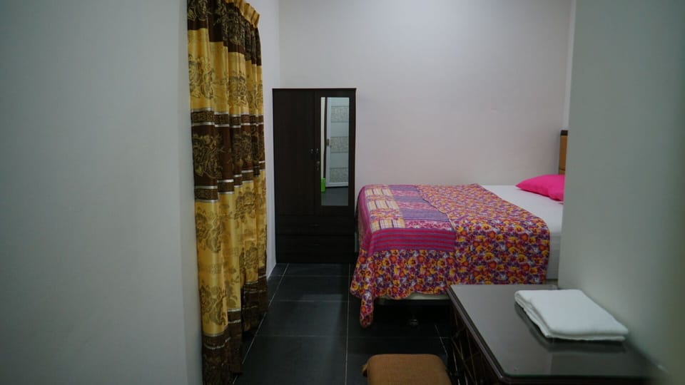 Bedroom 1 - King Bed
