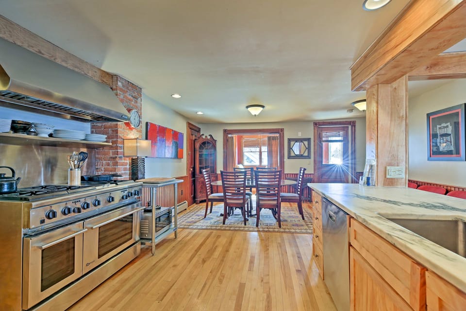 West Wing kitchen - 8 burner stove, convection oven, marble counter, spacious