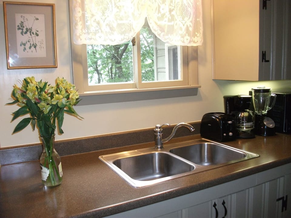 Updated Kitchen with new counter, sink and appliances
