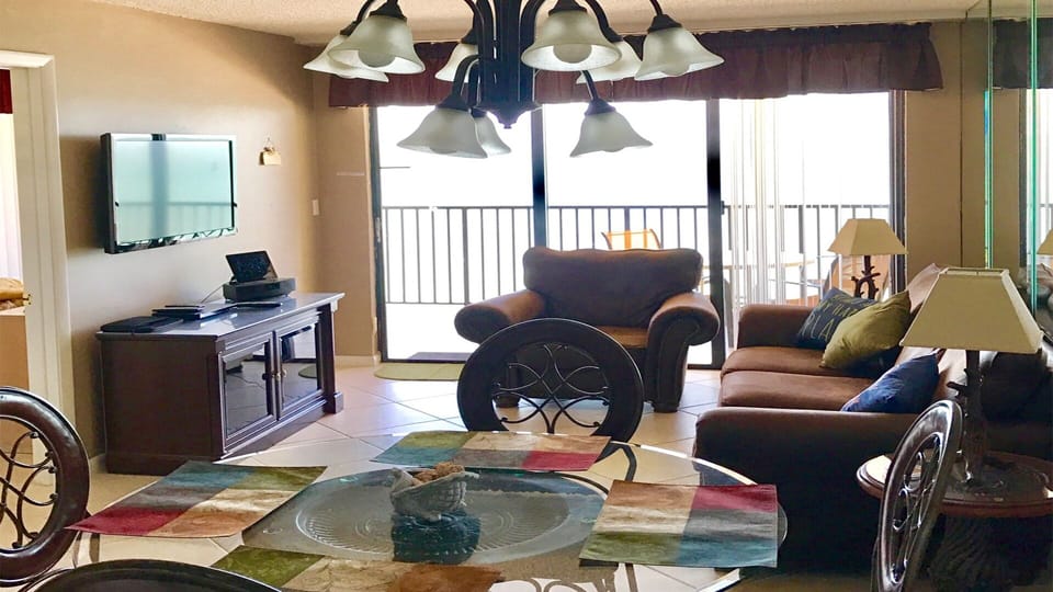 New Living room, sofa bed and dining area
