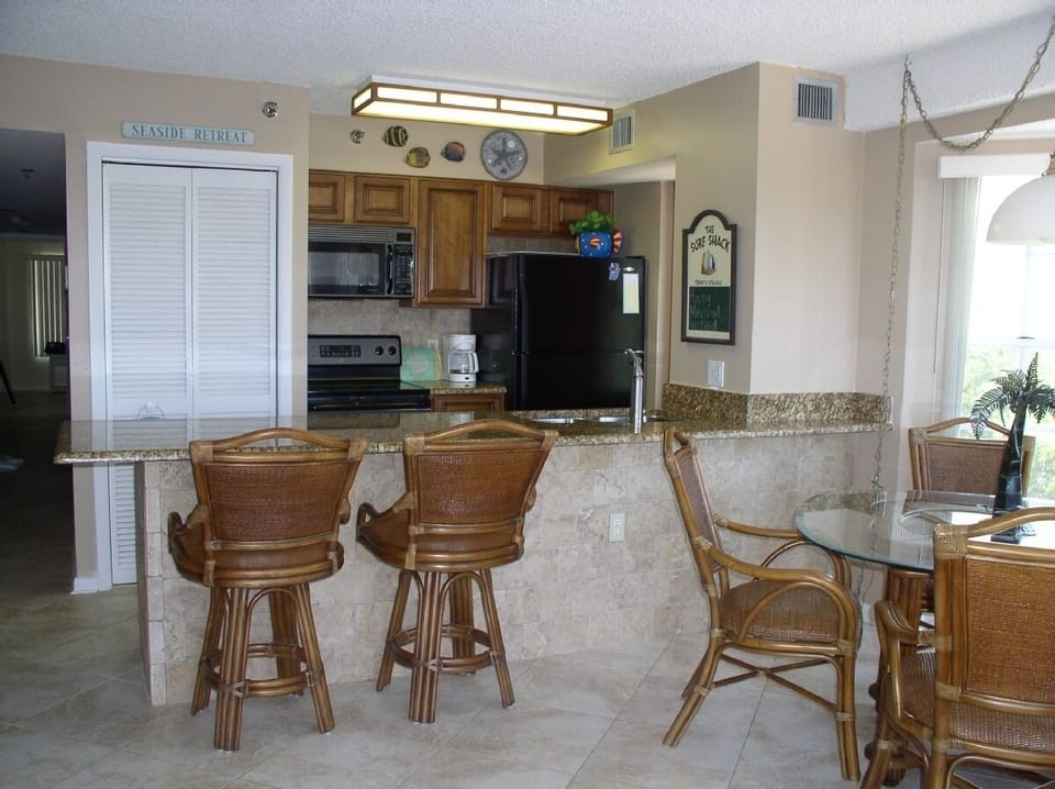 Kitchen and Dining Counter
