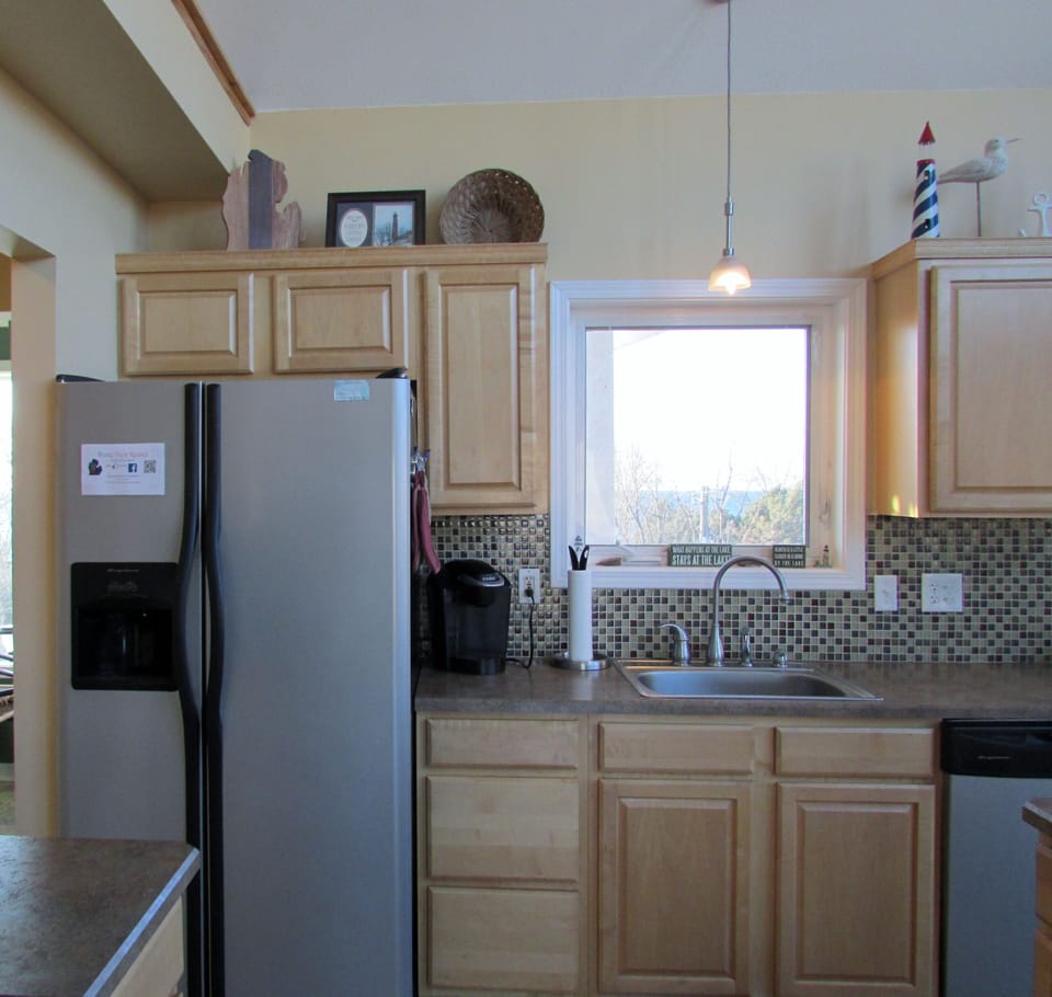Fridge with ice maker and water dispenser.  Dishwasher. 