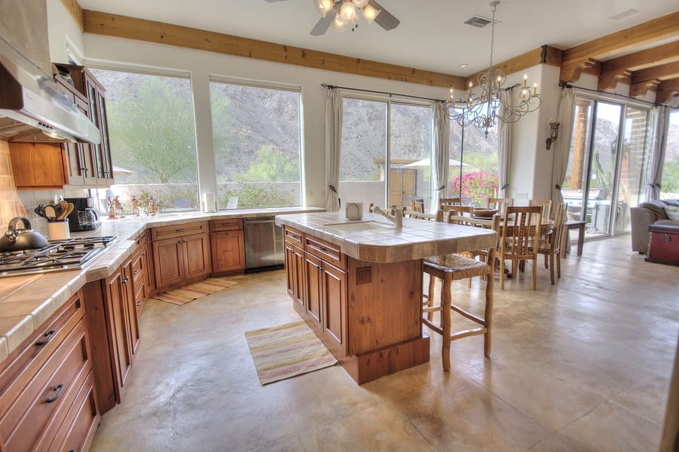 Spectacular mountain views throughout  