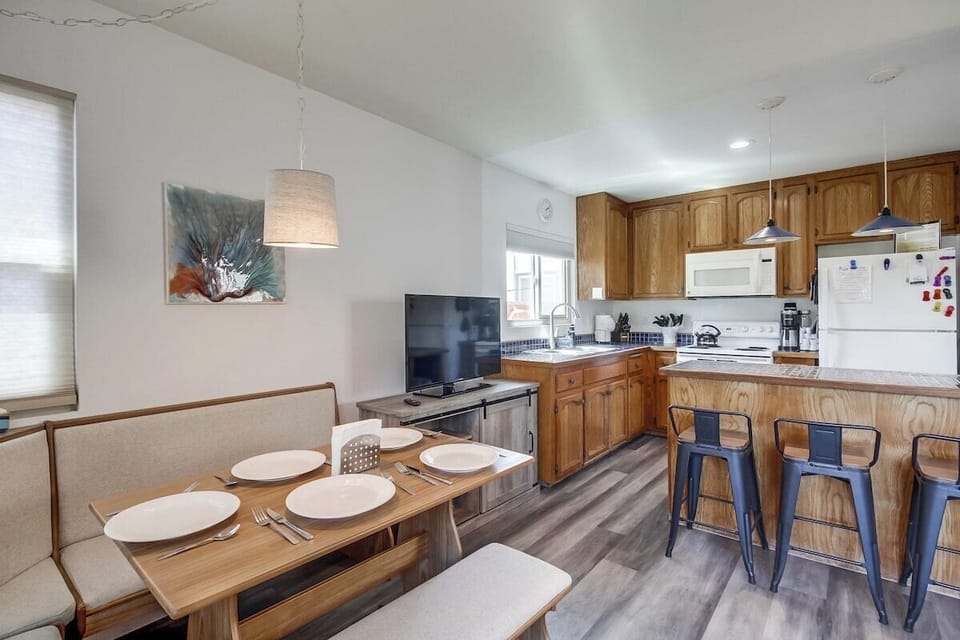 Upper level living space with kitchen and dining