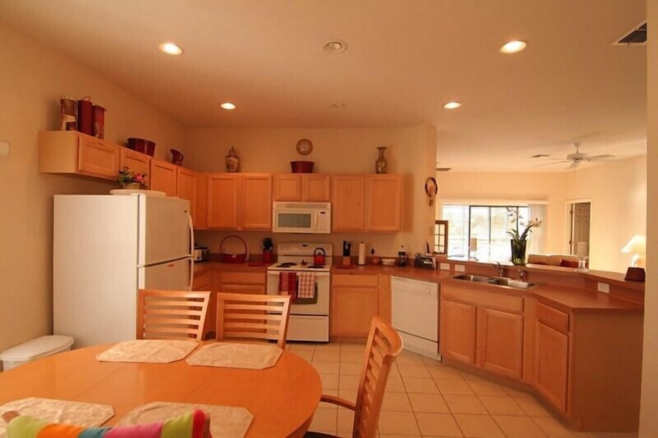 Huge kitchen, open bar and dinning table.