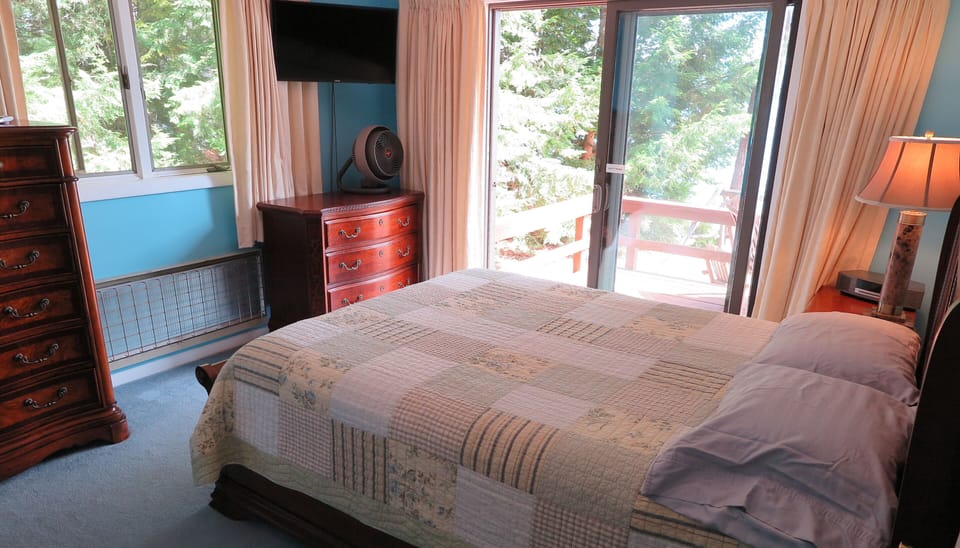 Master Bedroom Queen size Bed