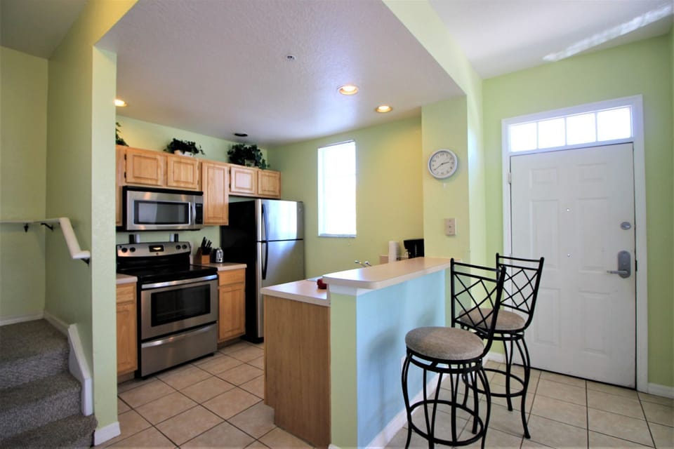 Kitchen with eating bar