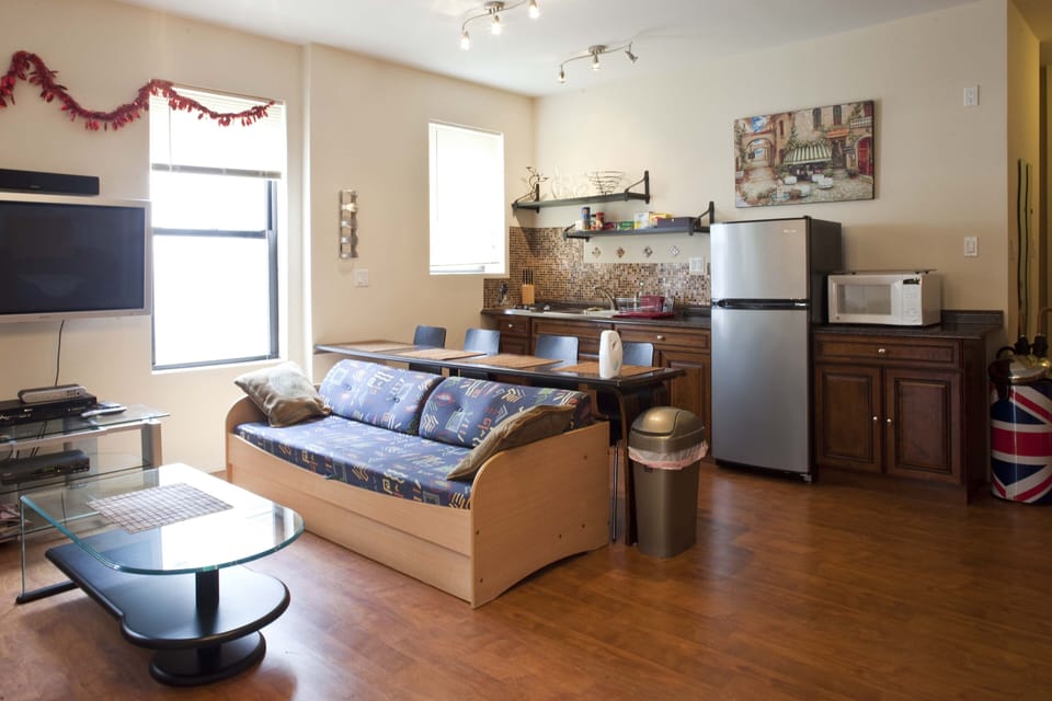 LIVIN ROOM AREA